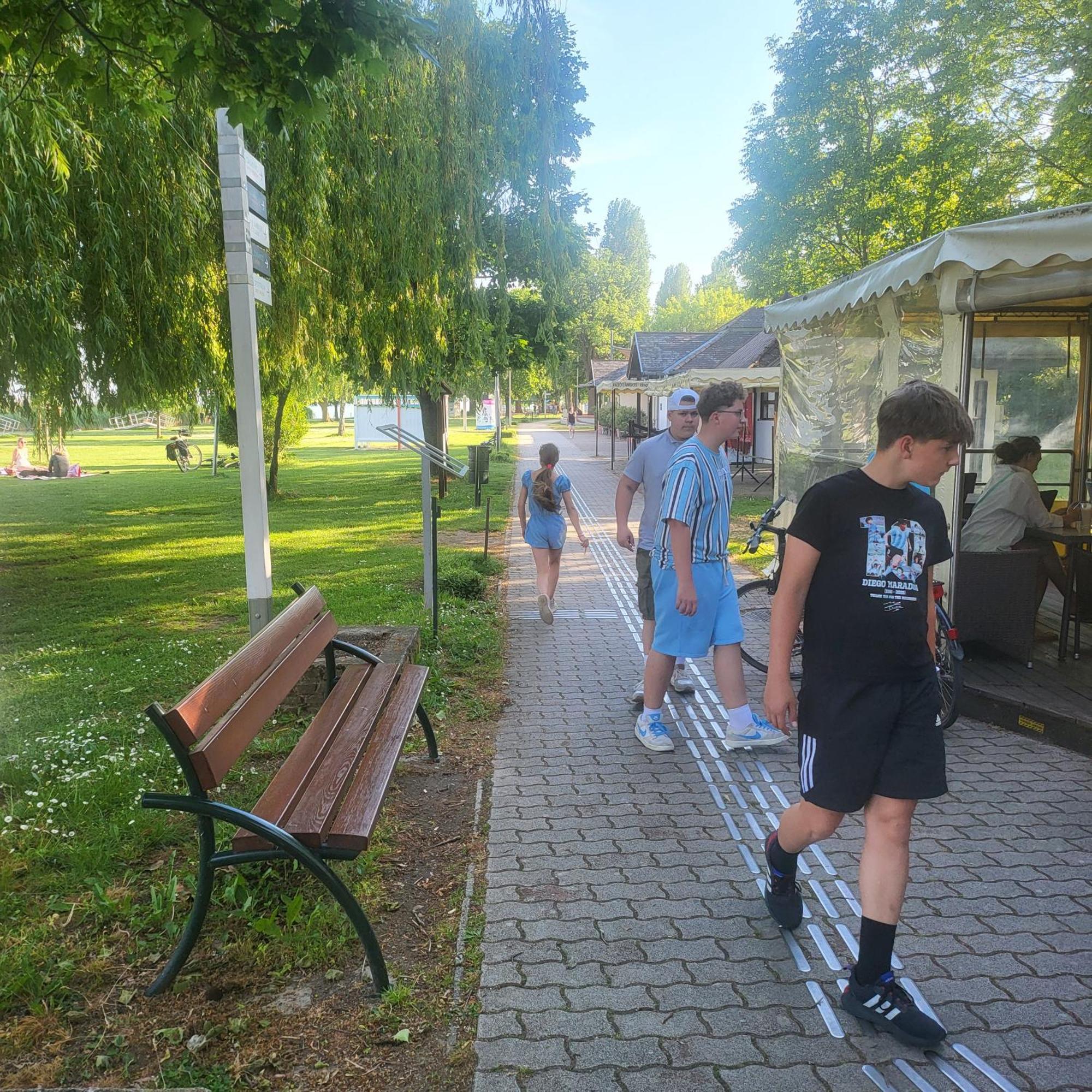 Kali Medence Kapuja 1 *
